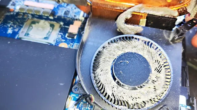 система охлаждения ноутбука забита пылью